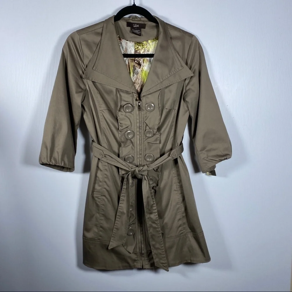 LUII Women’s coat. Ruffles and buttons up the front. Zips closed. 3/4 sleeves. S - Picture 1 of 7